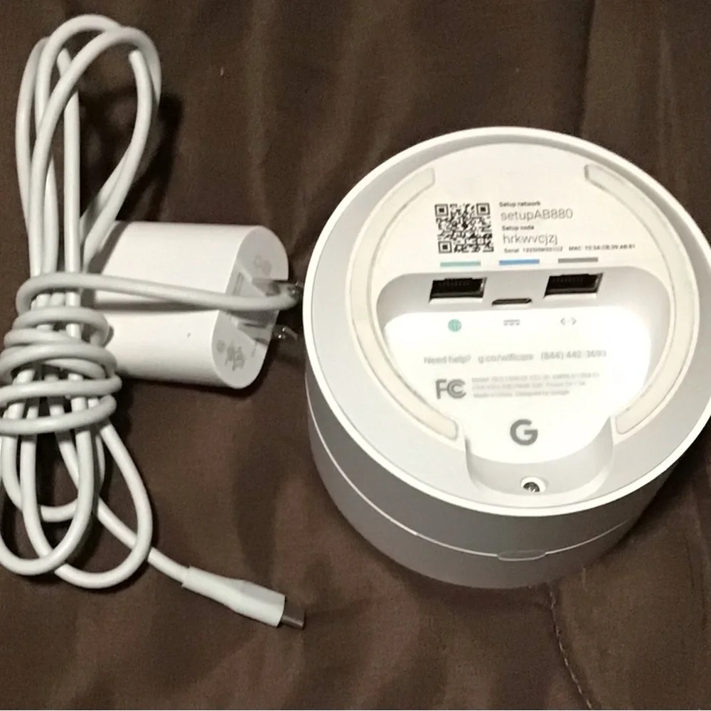 LIKE NEW GOOGLE ROUTER